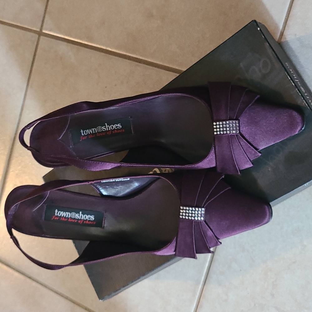 Town shoes dark purple heels size 7